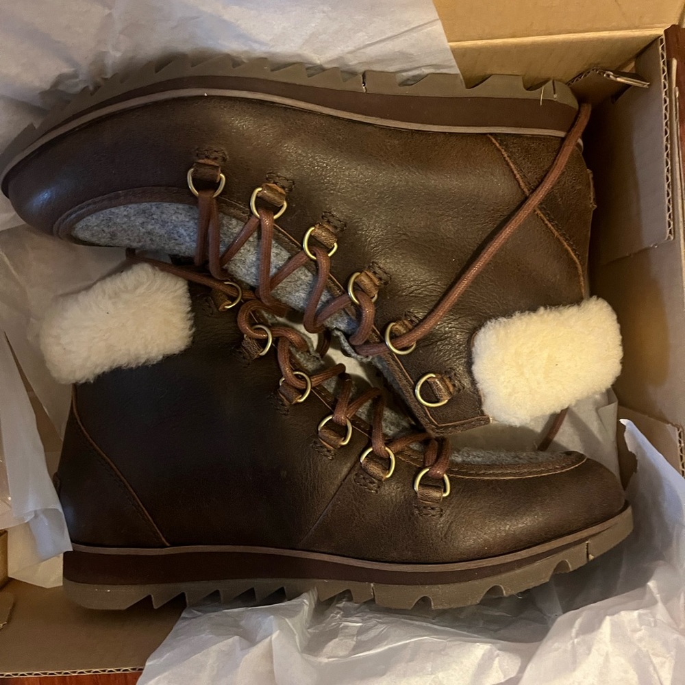 NWT Sorel “Harlow” Boots